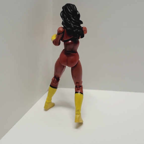 Hasbro Spider-Woman Marvel Universe 3.75" Action Figure - Picture 7 of 8